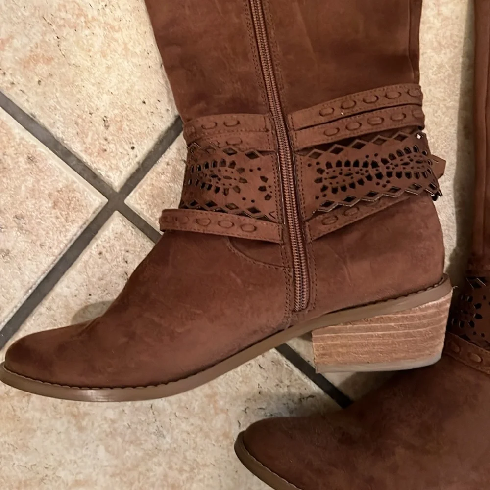 N/A boots worn